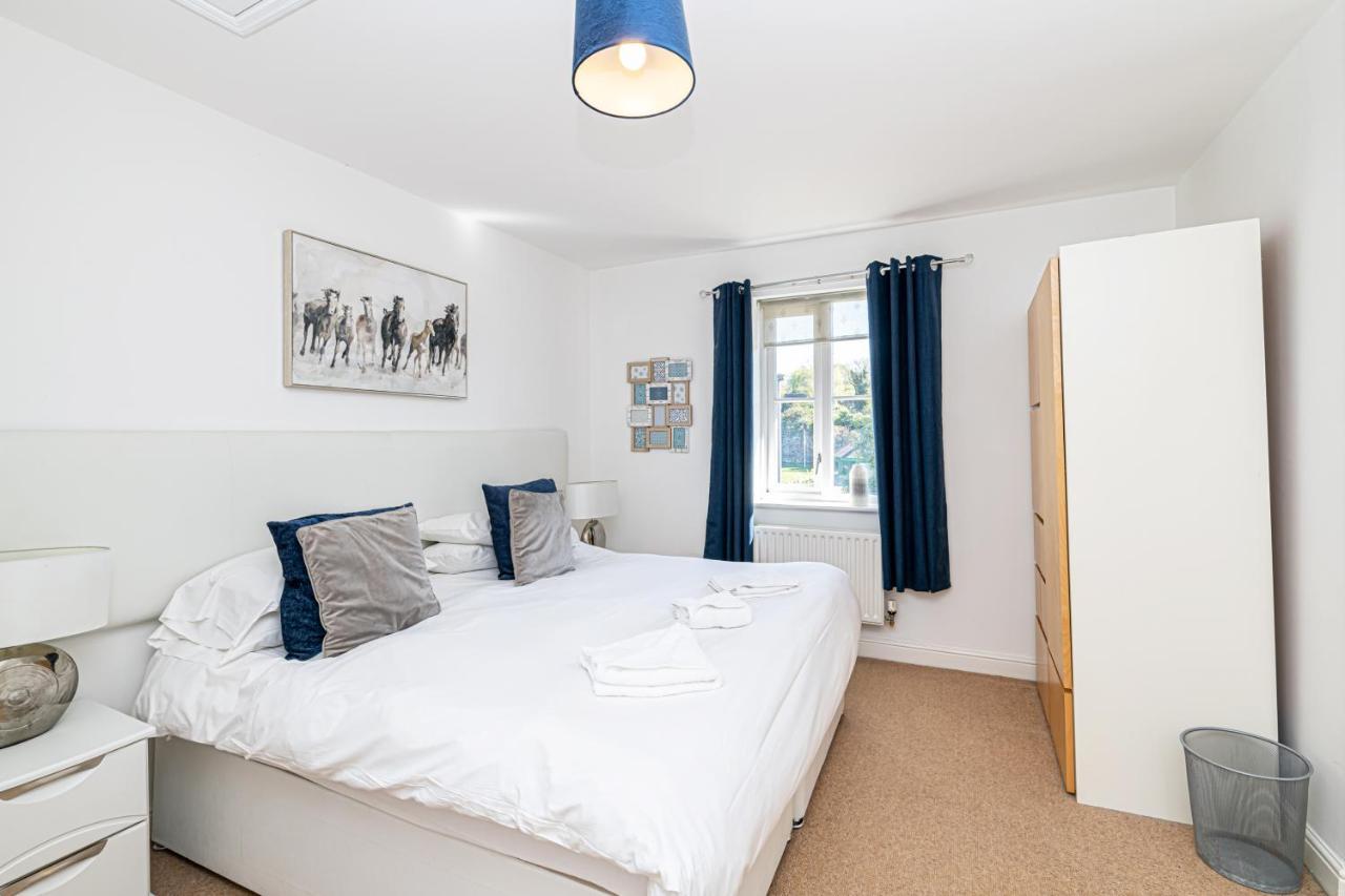 Tower View Apartment Честър Екстериор снимка