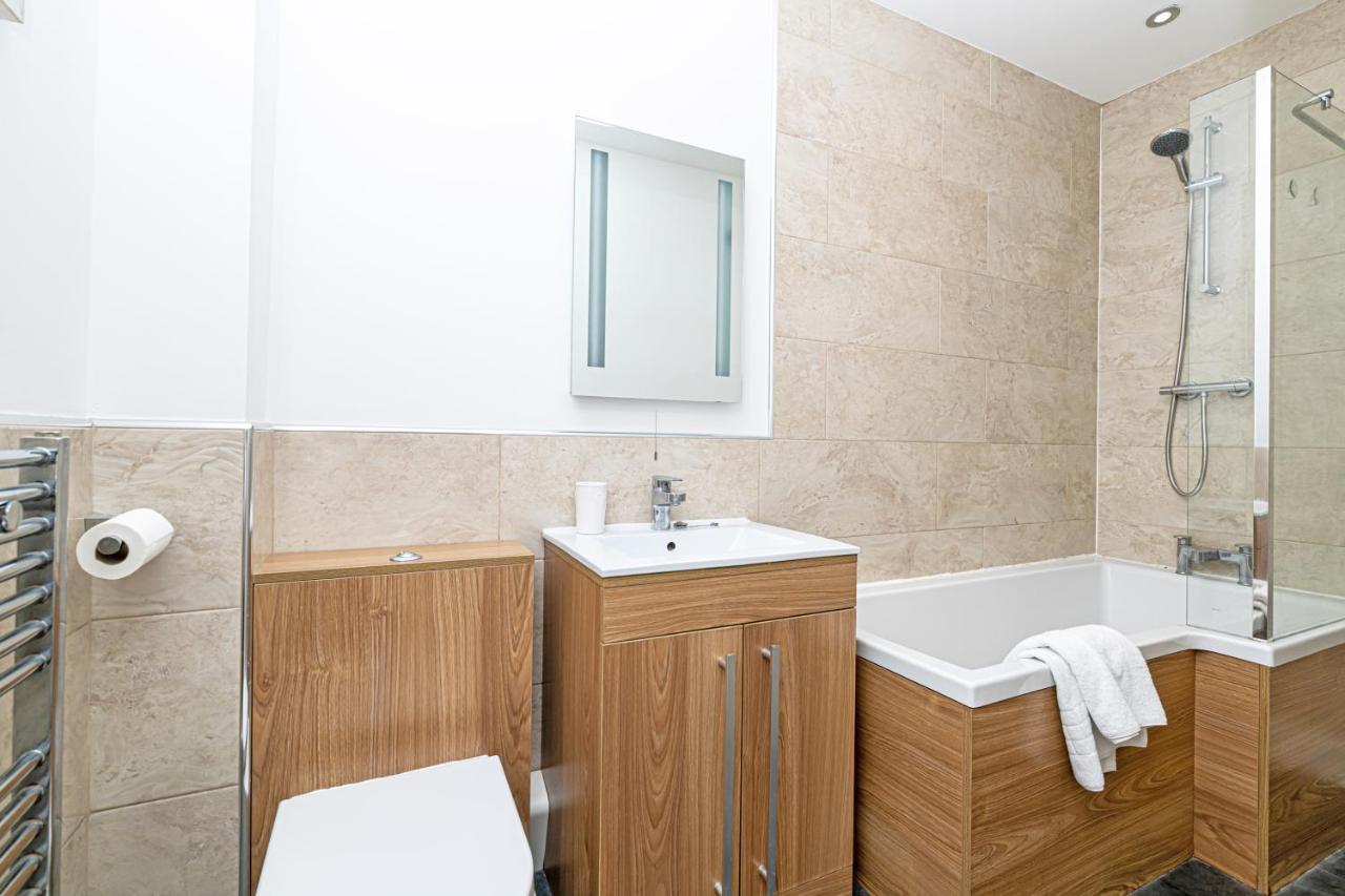 Tower View Apartment Честър Екстериор снимка