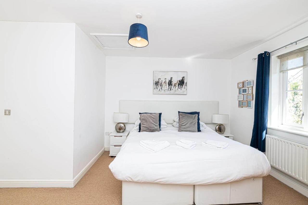 Tower View Apartment Честър Екстериор снимка