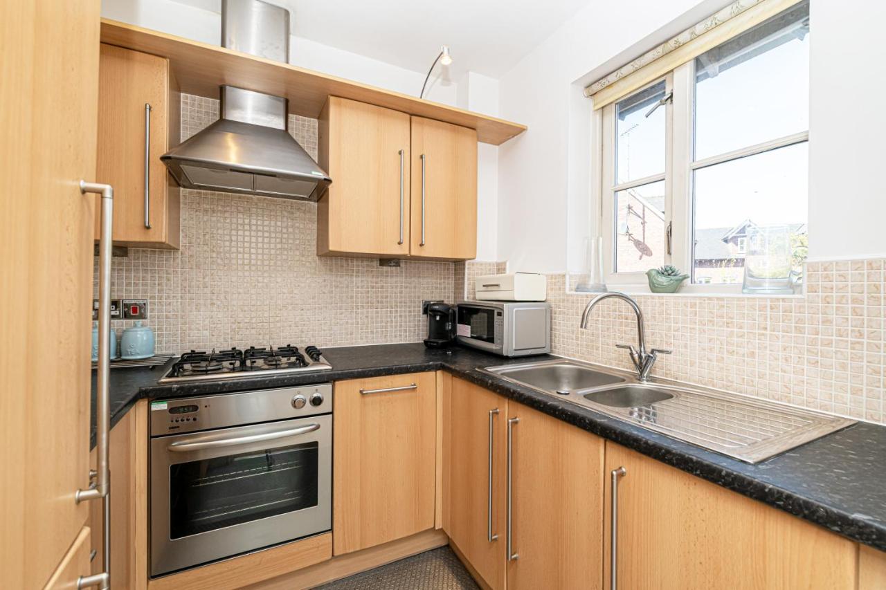 Tower View Apartment Честър Екстериор снимка