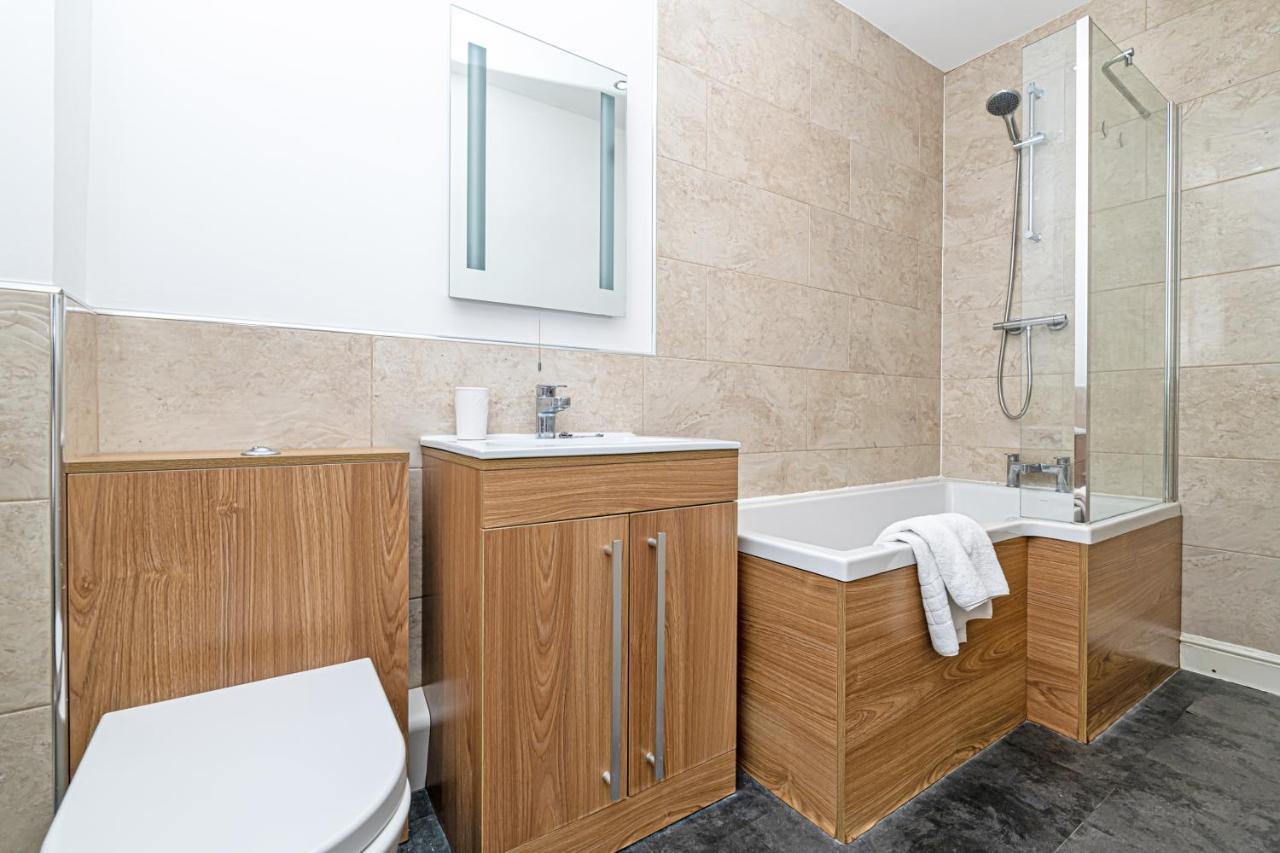 Tower View Apartment Честър Екстериор снимка